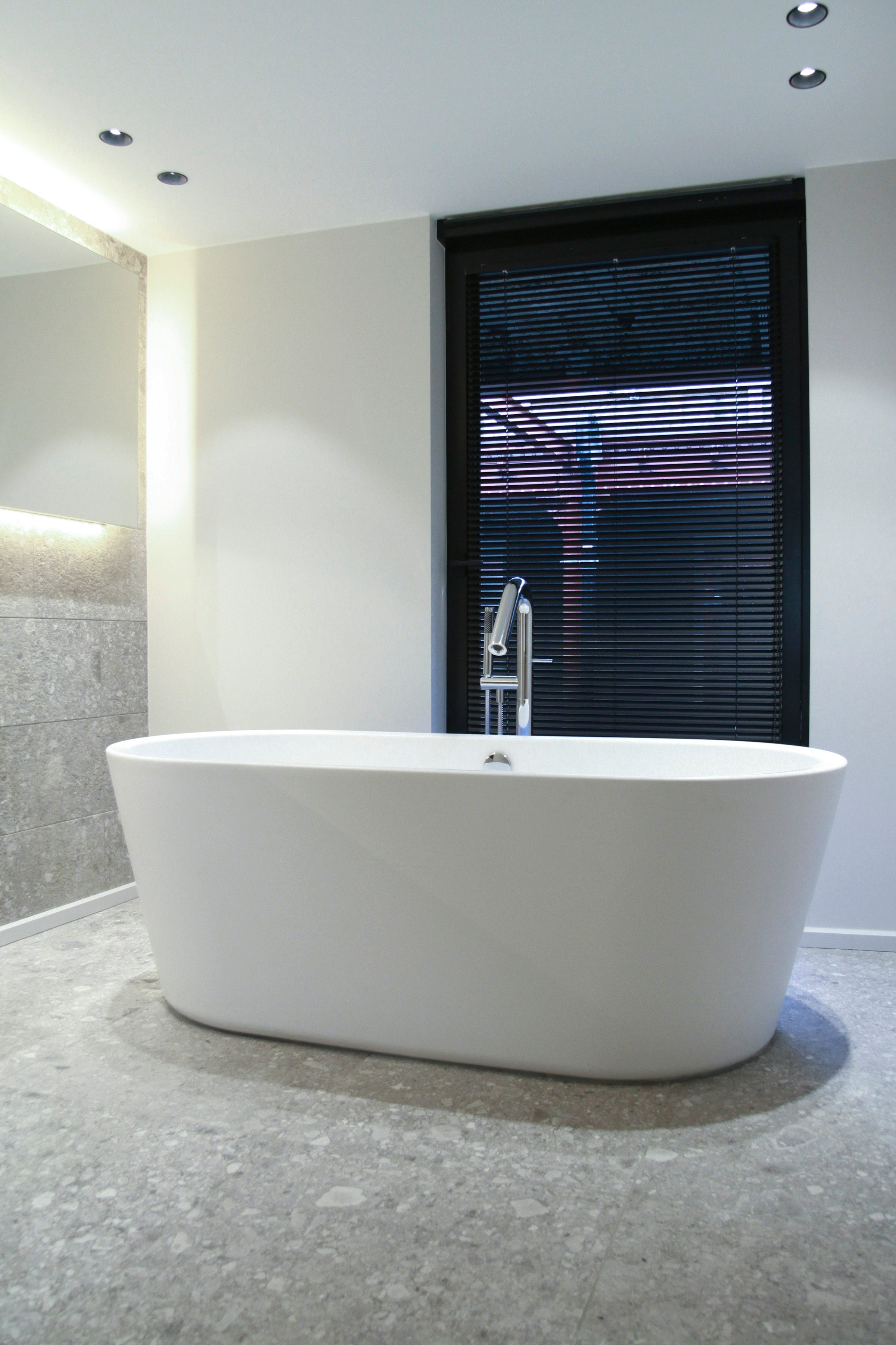 Warm private scrub room ambiance (representative image)